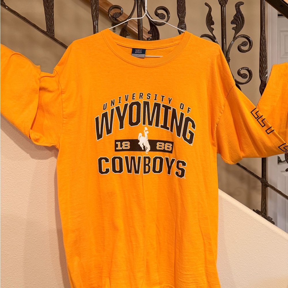 University of WY long sleeve T-shirt men’s xl